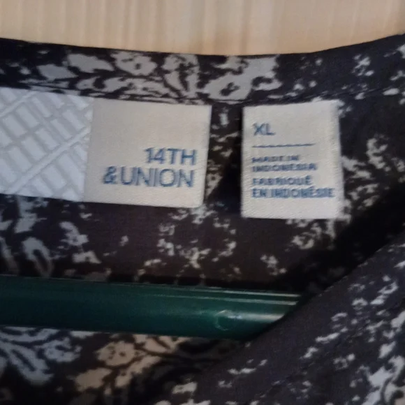 Women's 14th & Union Black and White Patterned Top Size XL - Picture 3 of 3